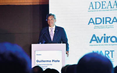 El Superintendente Plate y el Secretario de Política Económica Daza, disertaron en la Cumbre Aseguradora Argentina